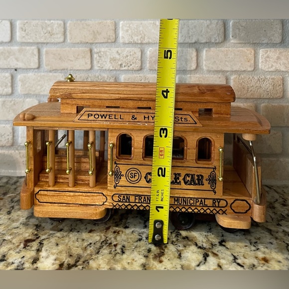 Powell & Hyde Wooden Cable Car Music Box - Picture 9 of 10
